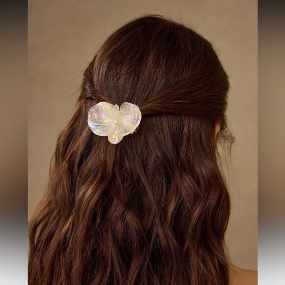 Elegant Cream orchid Brooch N1068 - Picture 1 of 3